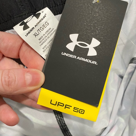 Under Armour Women's Size XL Shorts Black SPF 50 New! - Picture 6 of 6